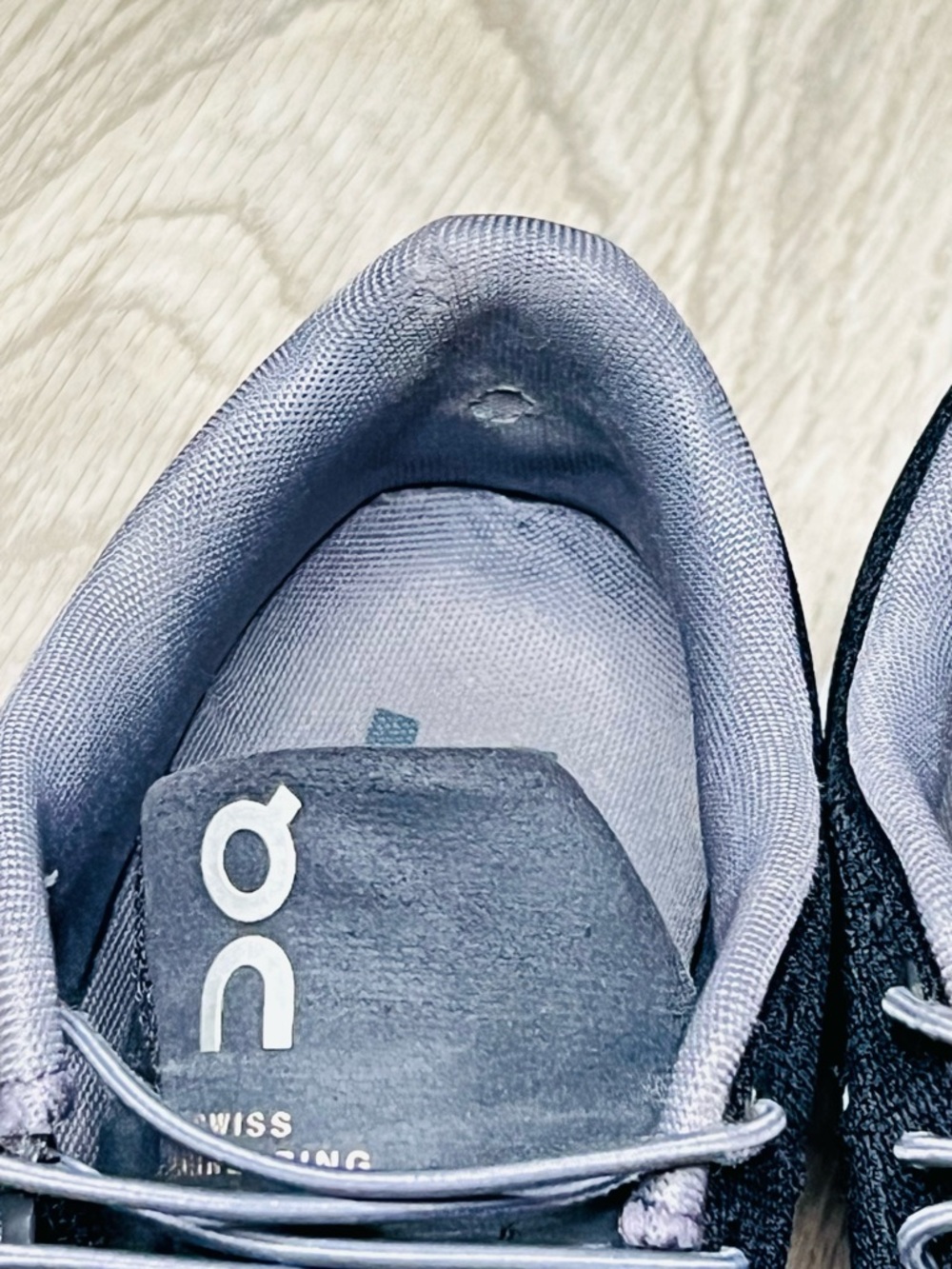 On Cloud Women’s 9.5 Black White Athletic Running Shoes Swiss Engineering *READ - Picture 7 of 13